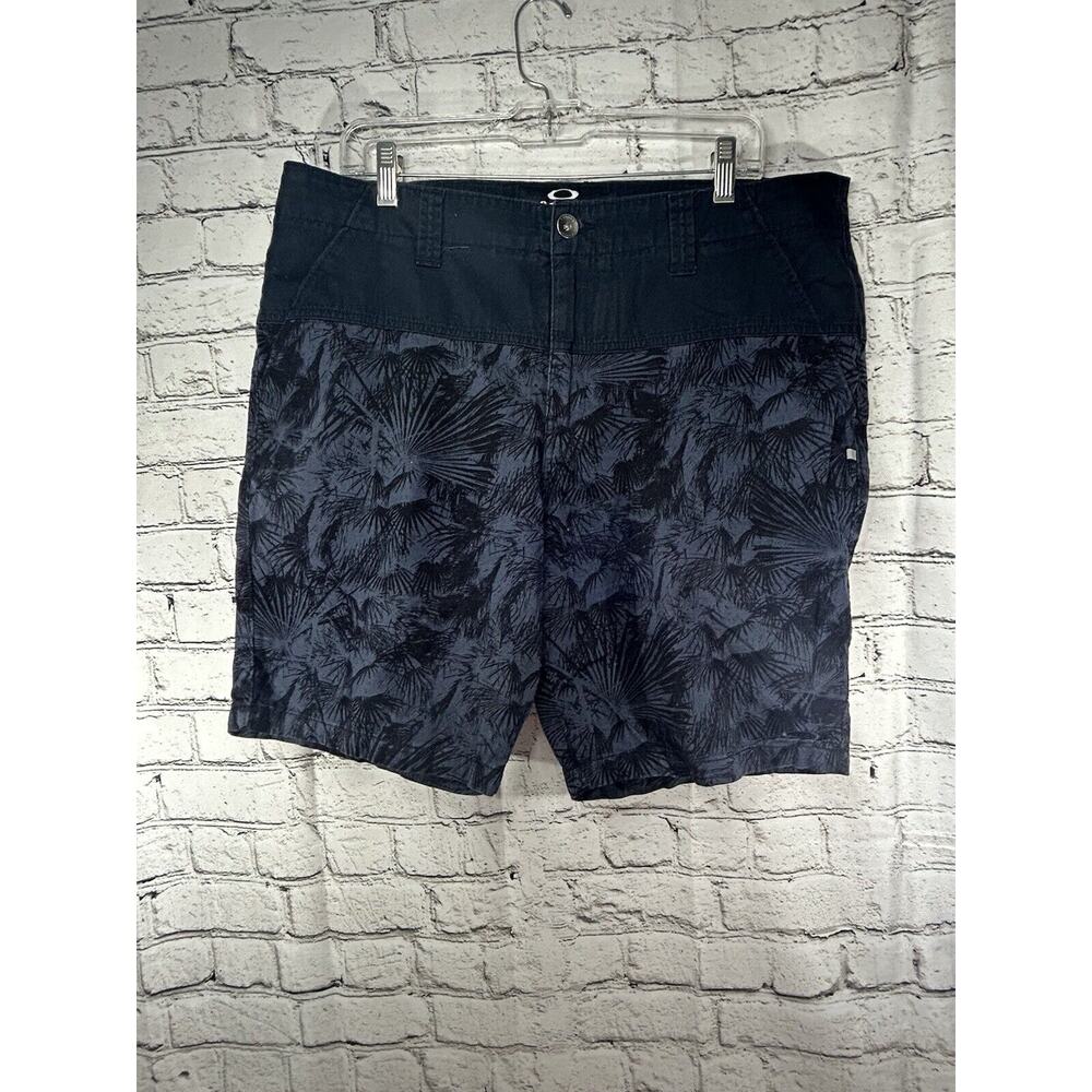 Oakley Men’s Flat Front Casual Shorts Size 36 Slim Fit RN96548 Blue Palm Leaves
